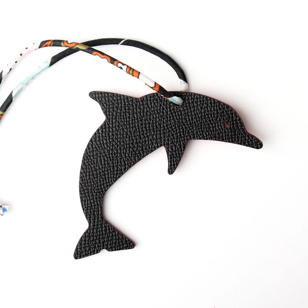 Известный бренд дизайнерский Роскошный натуральный шелк натуральная кожа морской конек собака брелок для рюкзака подвеска животное брелок для женщин сумка Шарм