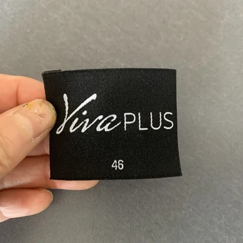 

Custom-Made 4*5cm Damask Woven Labels in end fold