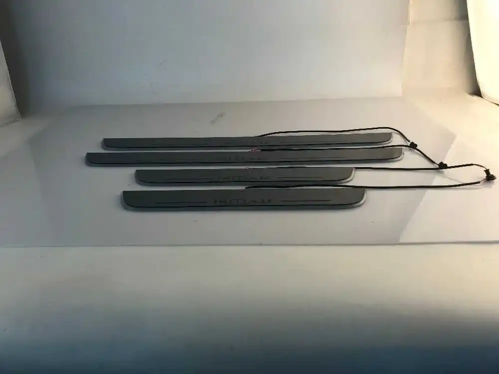(4)