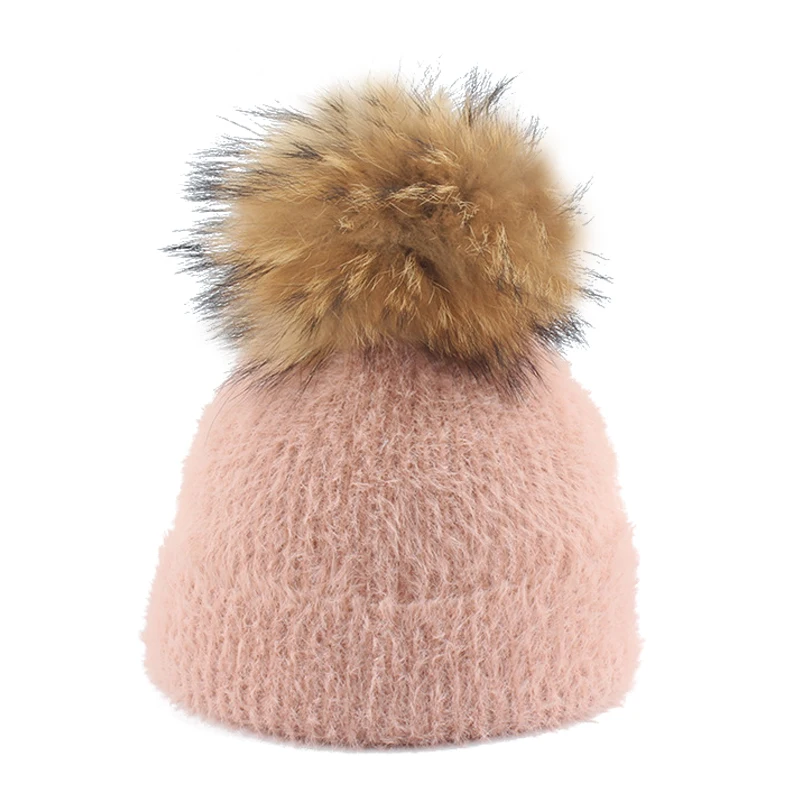 Красивая детская шапка с натуральным мехом енота помпоном высокого качества