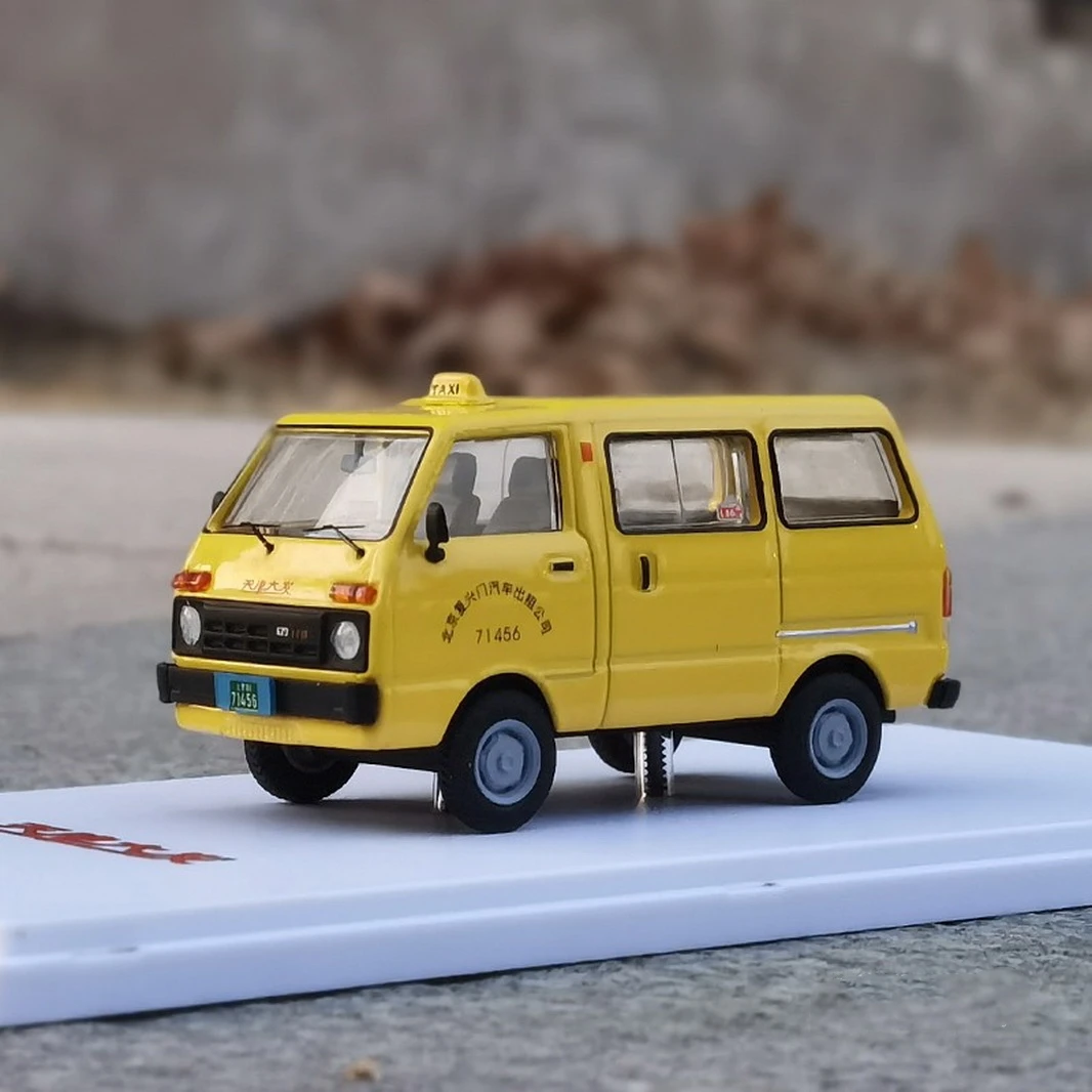 1/43 Китай Тяньцзинь Дафа хуали TJ110 (DAIHATSU) модель фургона такси |
