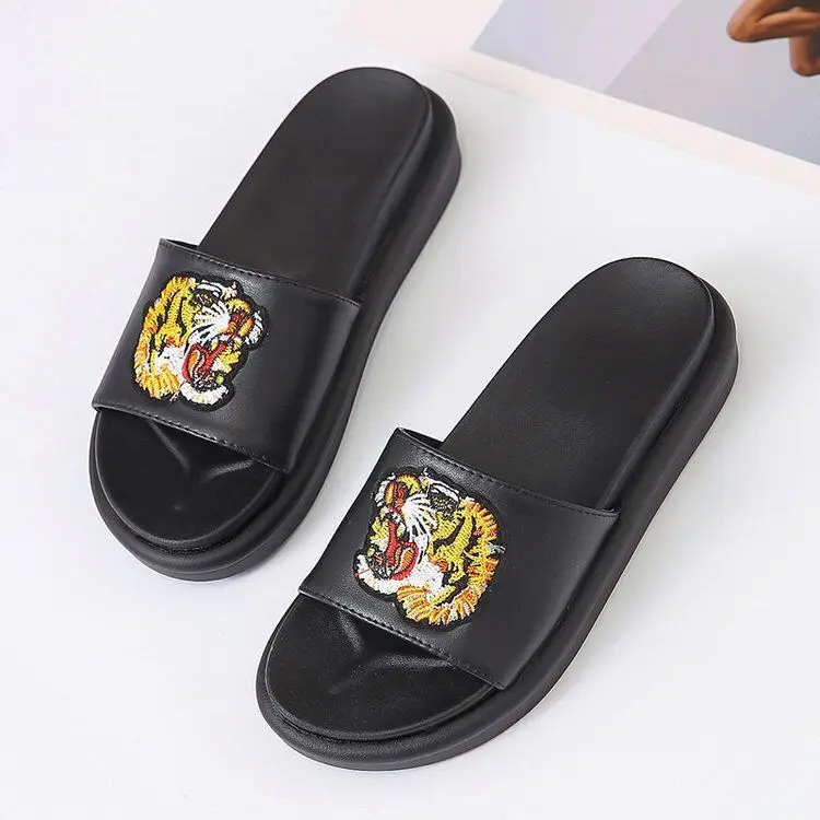 

Slippers female 2019 new summer wear fashion wild flat bottom port wind outdoor net red thick bottom wedge sandals and slippers