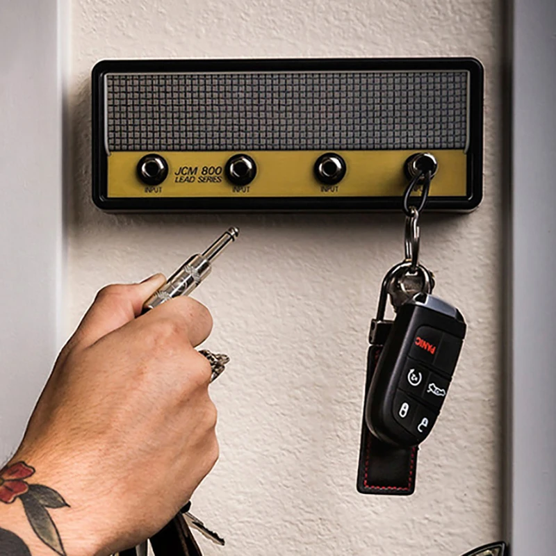 

2 in 1 Vintage shape Jack Rack Rock Style Vintage Speaker Shape Guitar Key Holder With Four Guitar Pug Key Chains rock style