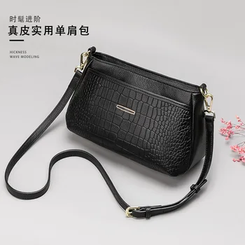

Leather handbags 2019 new cross-body bag temperament middle-aged mother shoulder bag head layer leather handbag