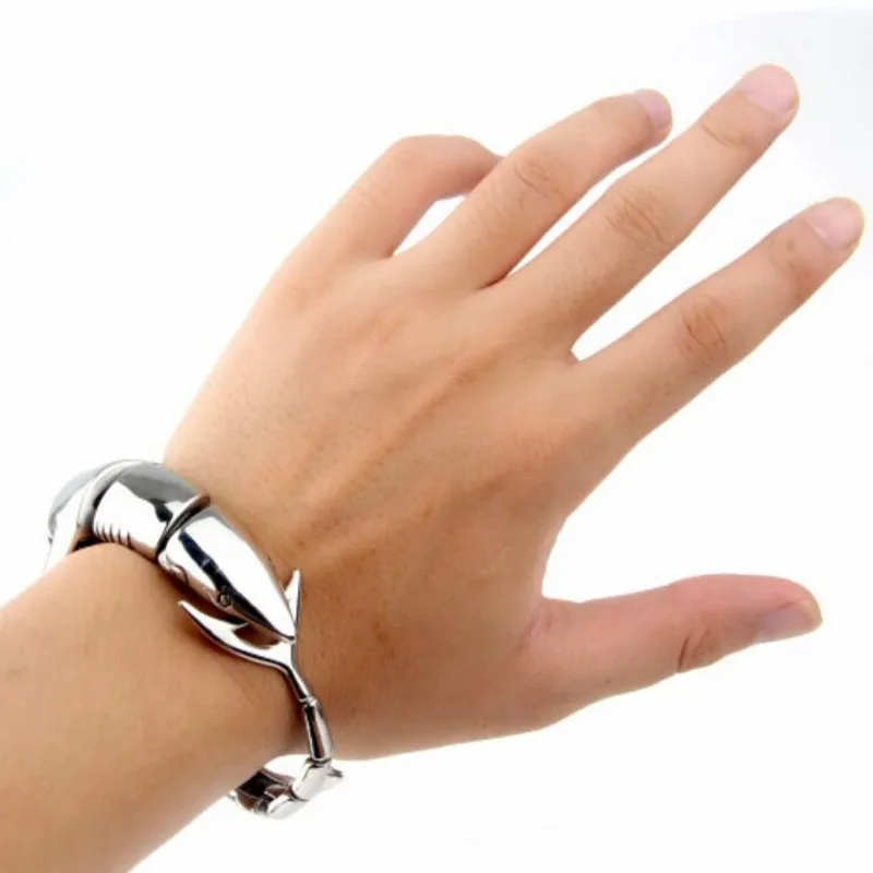 Pulseira de Aço de Titânio do Punk Locomotiva dos Homens ao ar Livre Self Defense Ferramenta Multifuncional Domineering Shark Tubarão Prata Scorpion Edc 4 Multifuncional Domineering Shark Tubarão Prata Scorpion Pulseira