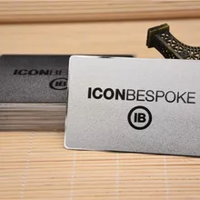 Серебряная матовая печатная черная цветная деловая серебряная металлическая табличка по всему миру