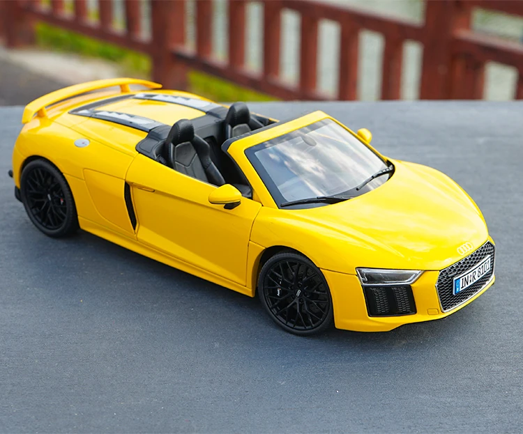 1/18 Audi R8 Spyder широкий кузов родстер цинковый сплав модель с небольшим подарком