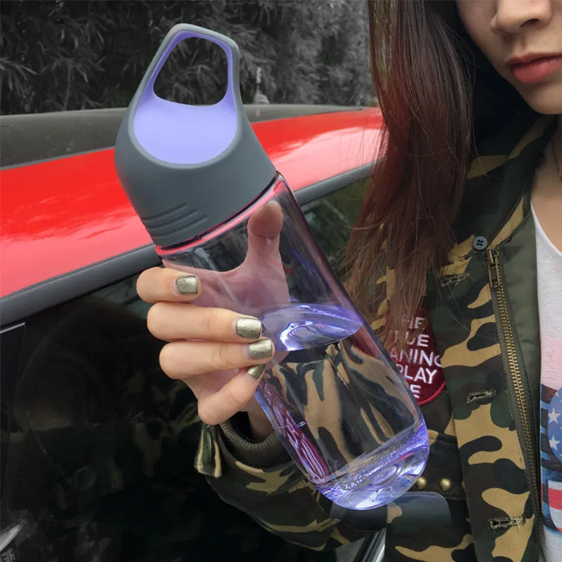 

650ml Plastic Large Capacity Portable Hand Cup Men Women Students Sports Bottle Outdoor Space Cup with Lid Water Bottles