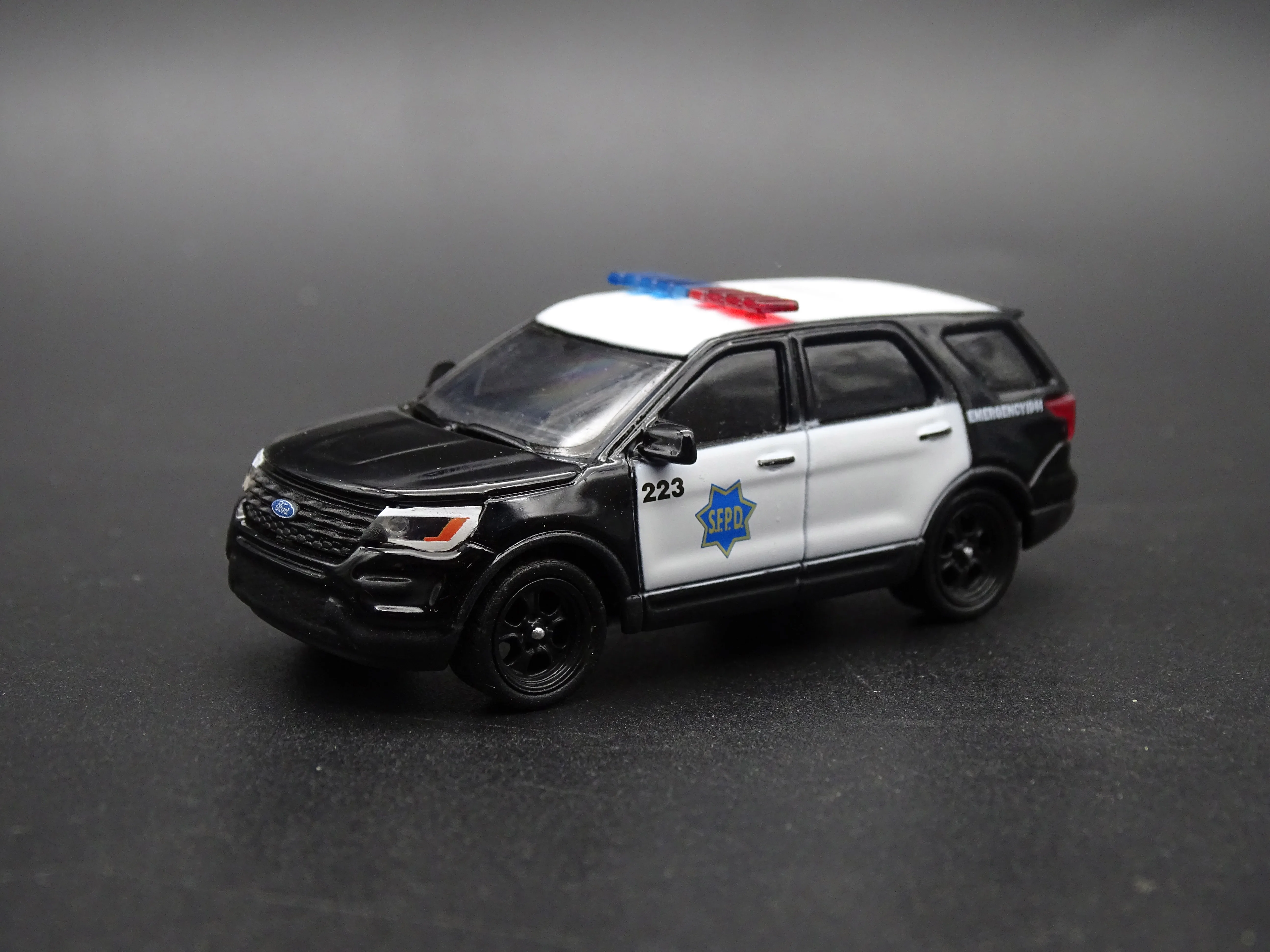 1/64 GREENLIGHT Ford explorer 2016 San Francisco Police Paint limited