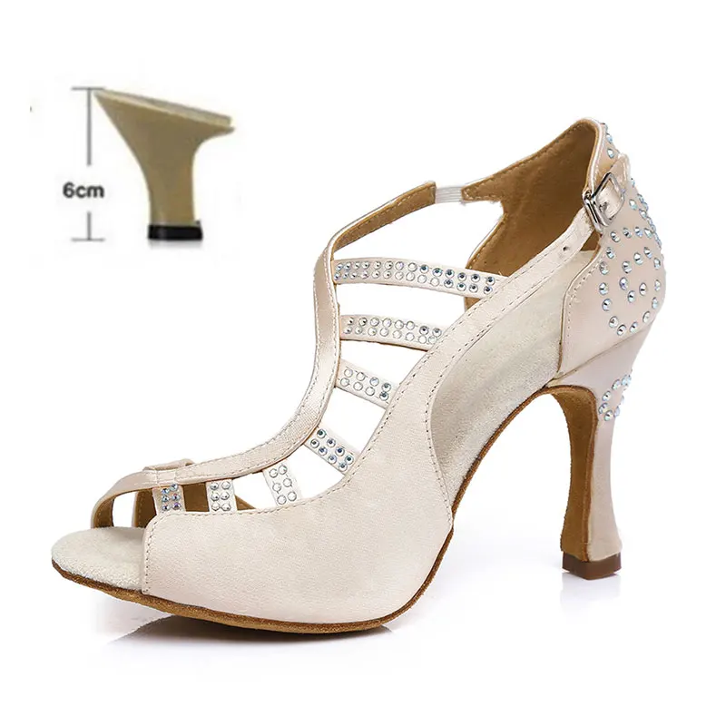 Для женщин вечерние Обувь для танцев атласная Стразы женские бальные Туфли для латинских танцев для девочек Сальса Обувь для танцев на высоком каблуке 6/7. 5/8. 5/9/10 см - Цвет: Skin 6CM
