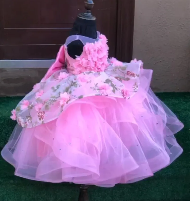 

Pink Fluffy Baby Girls Dresses O Neck Sheer Neck Ball Gown 3D Flowers Toddler Kids Birthday Dress Ceremony 12M 18M 24M