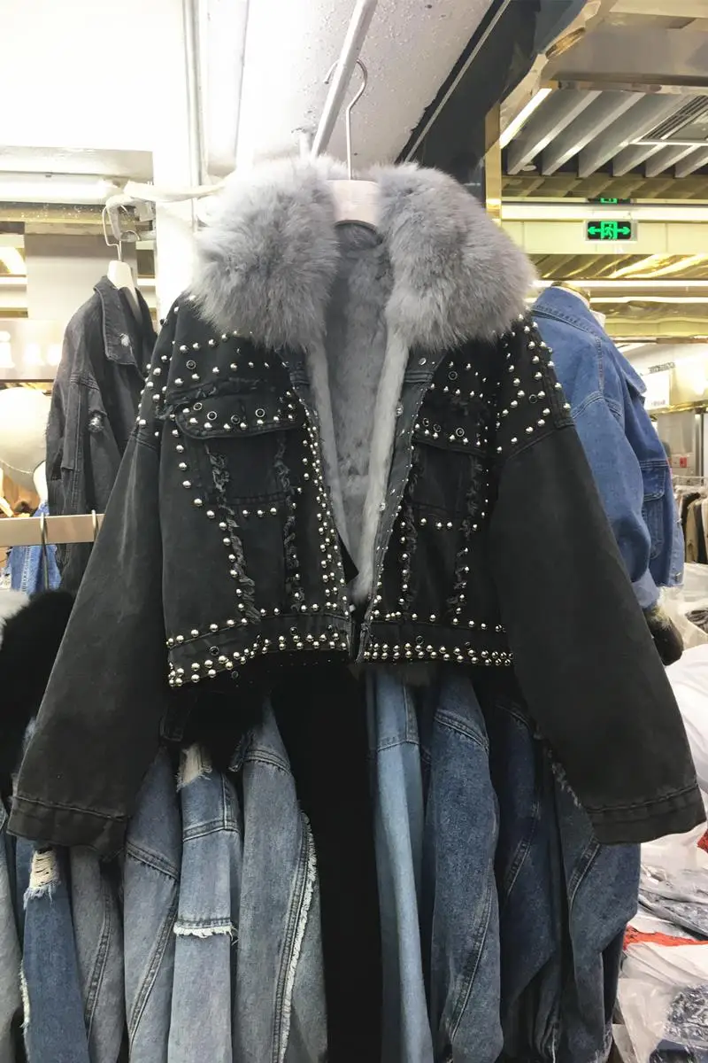 Укороченная джинсовая куртка из лисьего меха с заклепками, Корейская джинсовая куртка, женские модные куртки, новинка, зимняя плотная Свободная куртка для женщин