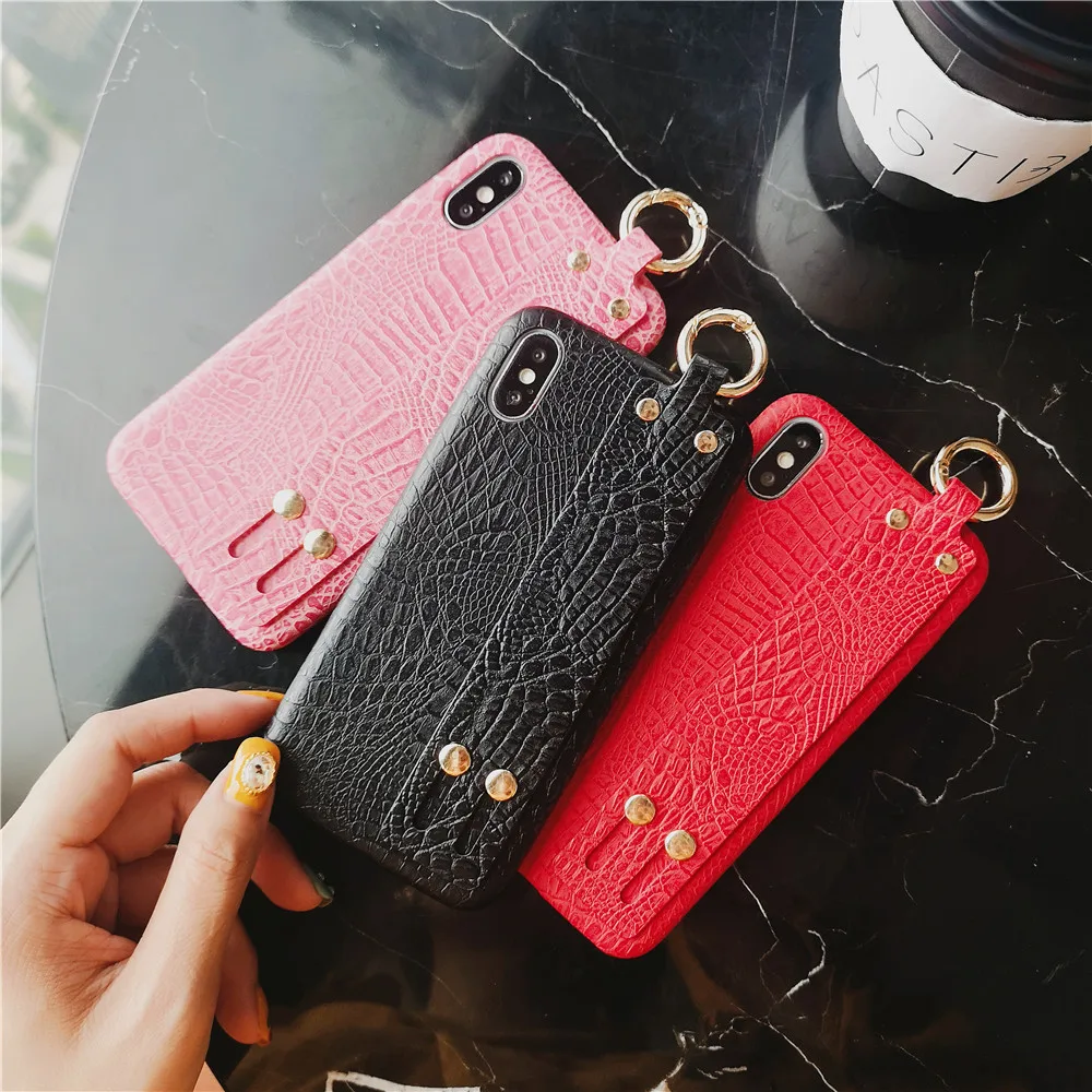 

Crocodile Leather Grain Case For Iphone 11pro XR XS MAX Fashion Wrist Strap Soft Phone Cases For Iphone 7 6s 8 Plus Cover Fundas