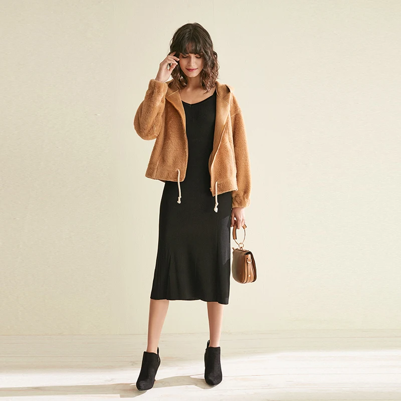 

CMAZ 2019 Winter Loose Short Coat Women Warm Long Sleeves Straight Pure Color Hooded Embroidery Jacket MX18D6507