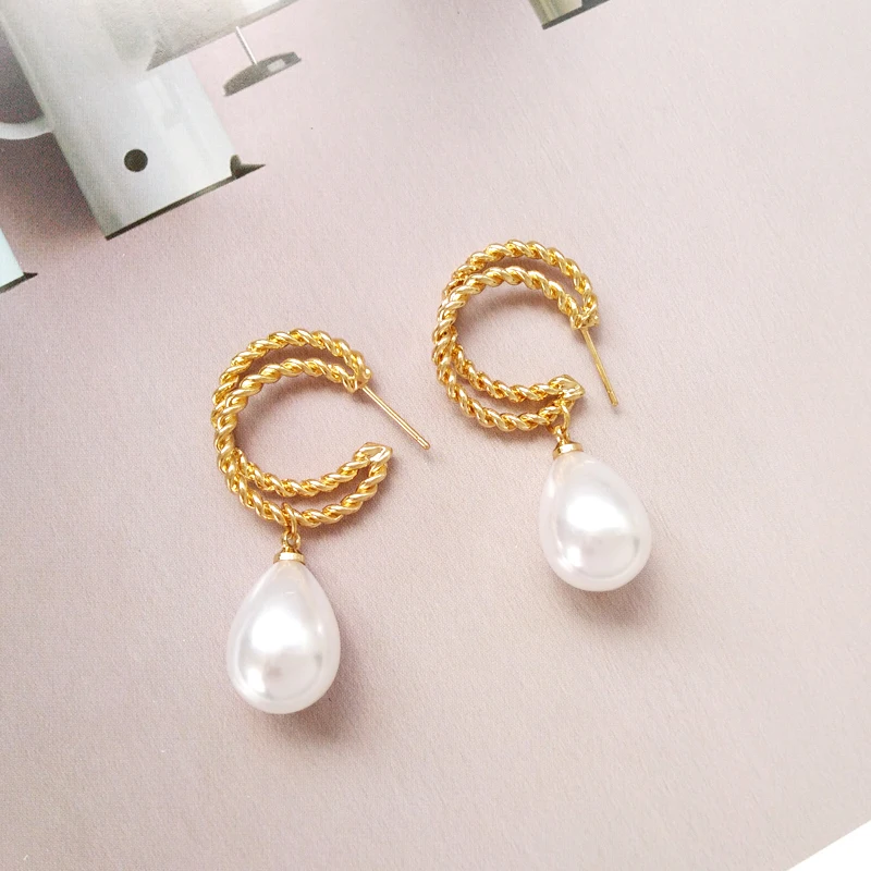 

Elegant Simple C Shape Simulated Pearls Korean Fashion Earrings For Women Beautiful Gold Color Twist Minimalism Bridal Party