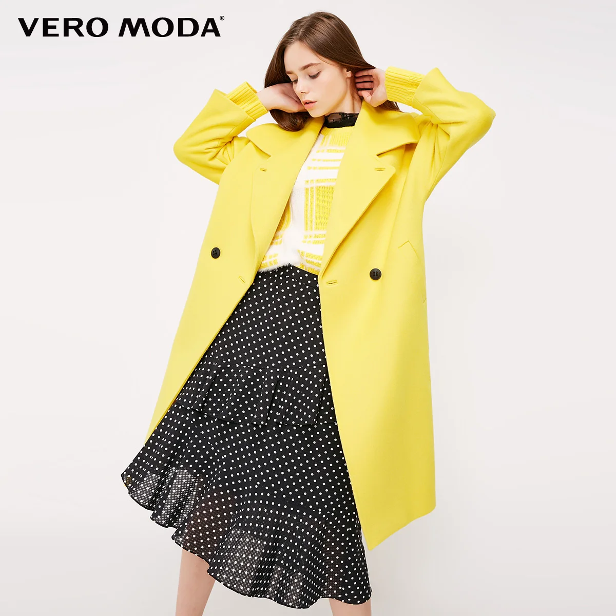 Женское шерстяное пальто Vero Moda разноцветное с отворотами и открытыми плечами на