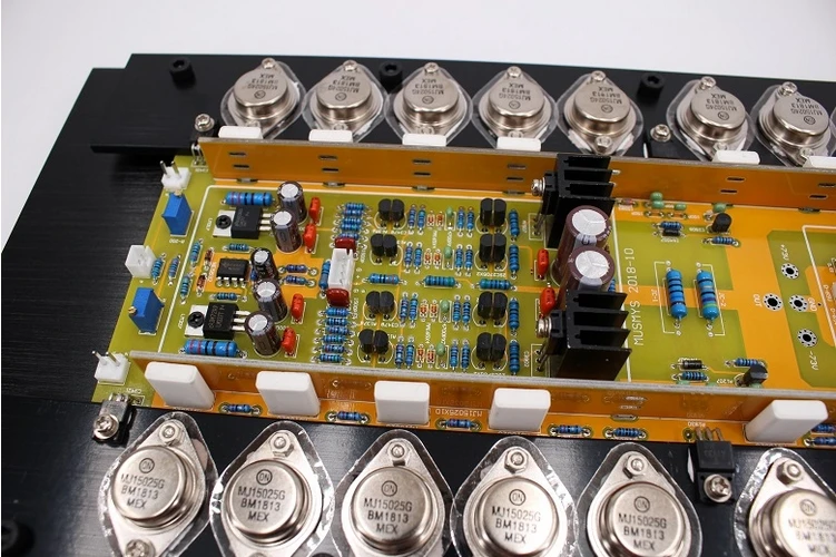 Рисунок 5 - Одна пара высококлассных фотовспышек