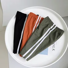YYC baby/детская одежда для мальчиков; укороченные брюки с двумя полосками по бокам для мальчиков; летние тонкие универсальные брюки для маленьких детей на 1 год