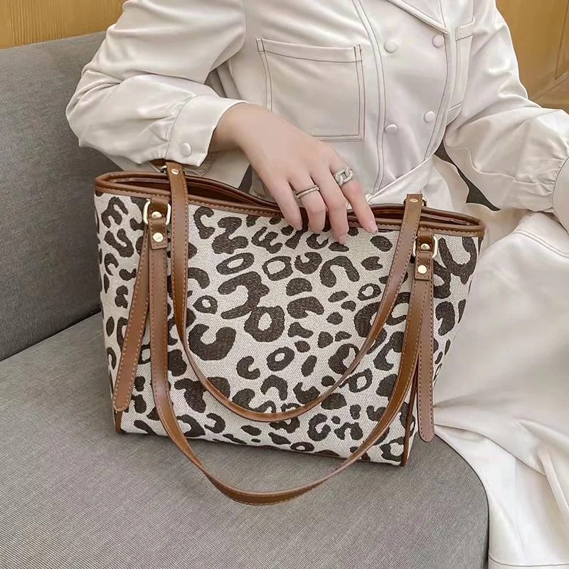 

Leopard print tote bag large-capacity commuter trendy shoulder bag one drop delivery