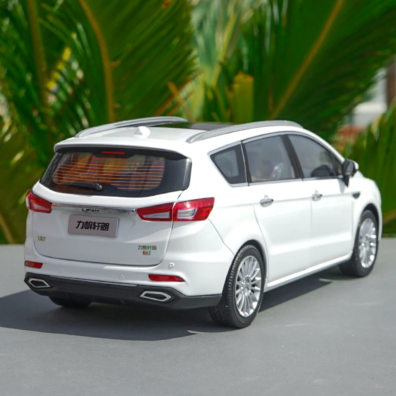 1:18 литья под давлением Lifan MPV масштаб Миниатюрная модель с небольшим подарком красный/белый