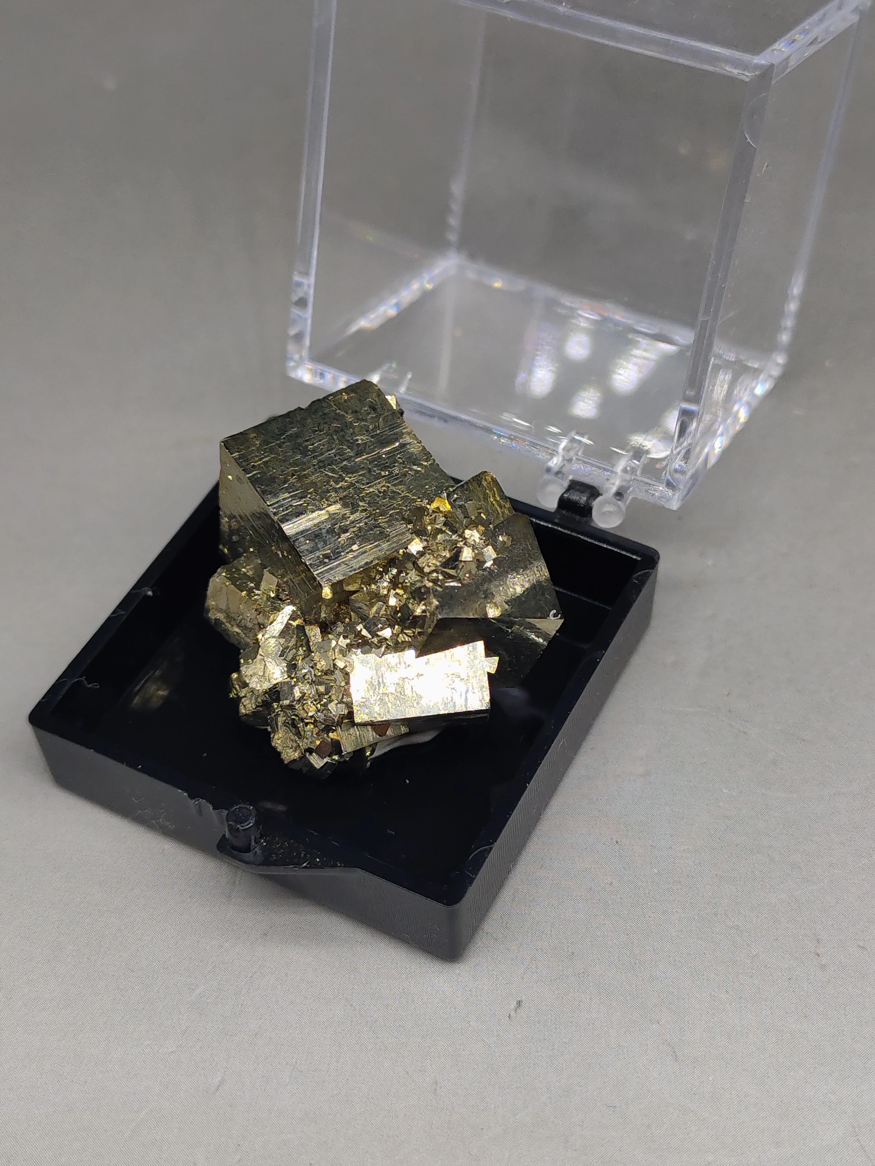 Натуральный редкий кубический Пирит минеральный образец камни и кристаллы Исцеляющие кристаллы кварцевые драгоценные камни коробка