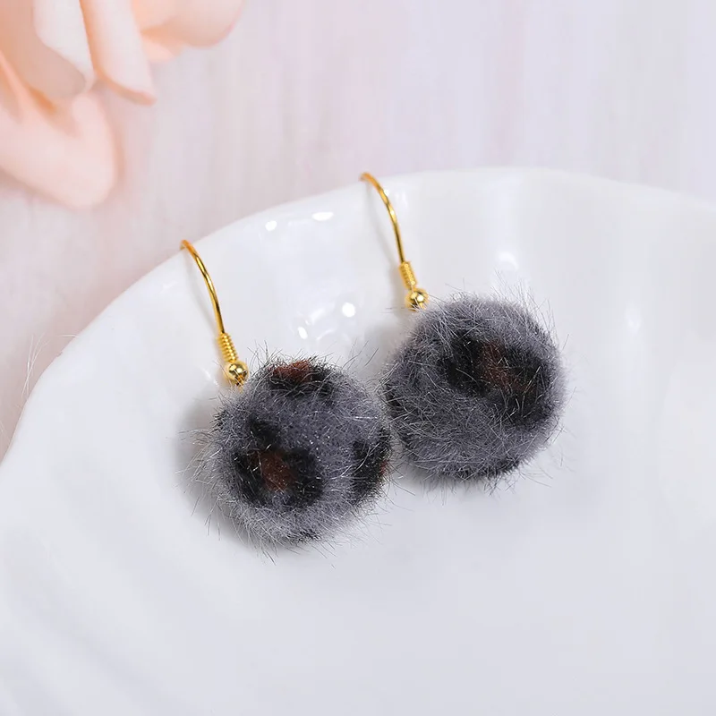 Fashion Short Drop Earrings for Women Girl Leopard Simple Hair Ball Models Dangle Earring Party Charm Jewelry Gifts Brincos - Окраска металла: LeopardGray