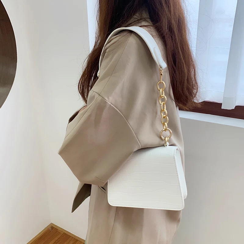 

Women's bag 2020 advanced sense bag new net red tide foreign style fashion messenger bag female wild ins