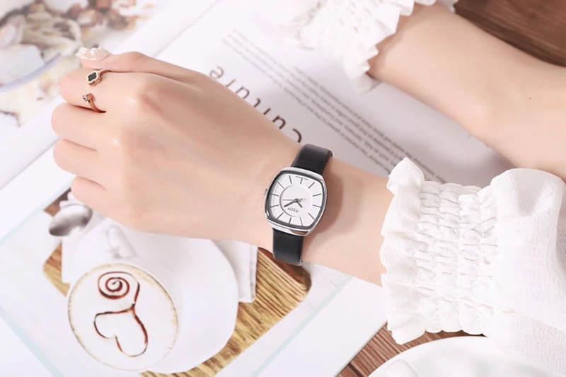 New Women Fashion Casual Leather Strap Bracelet Watches Ladies White Romantic Black Cool Time Girl Pretty Love Watch Teen Gift