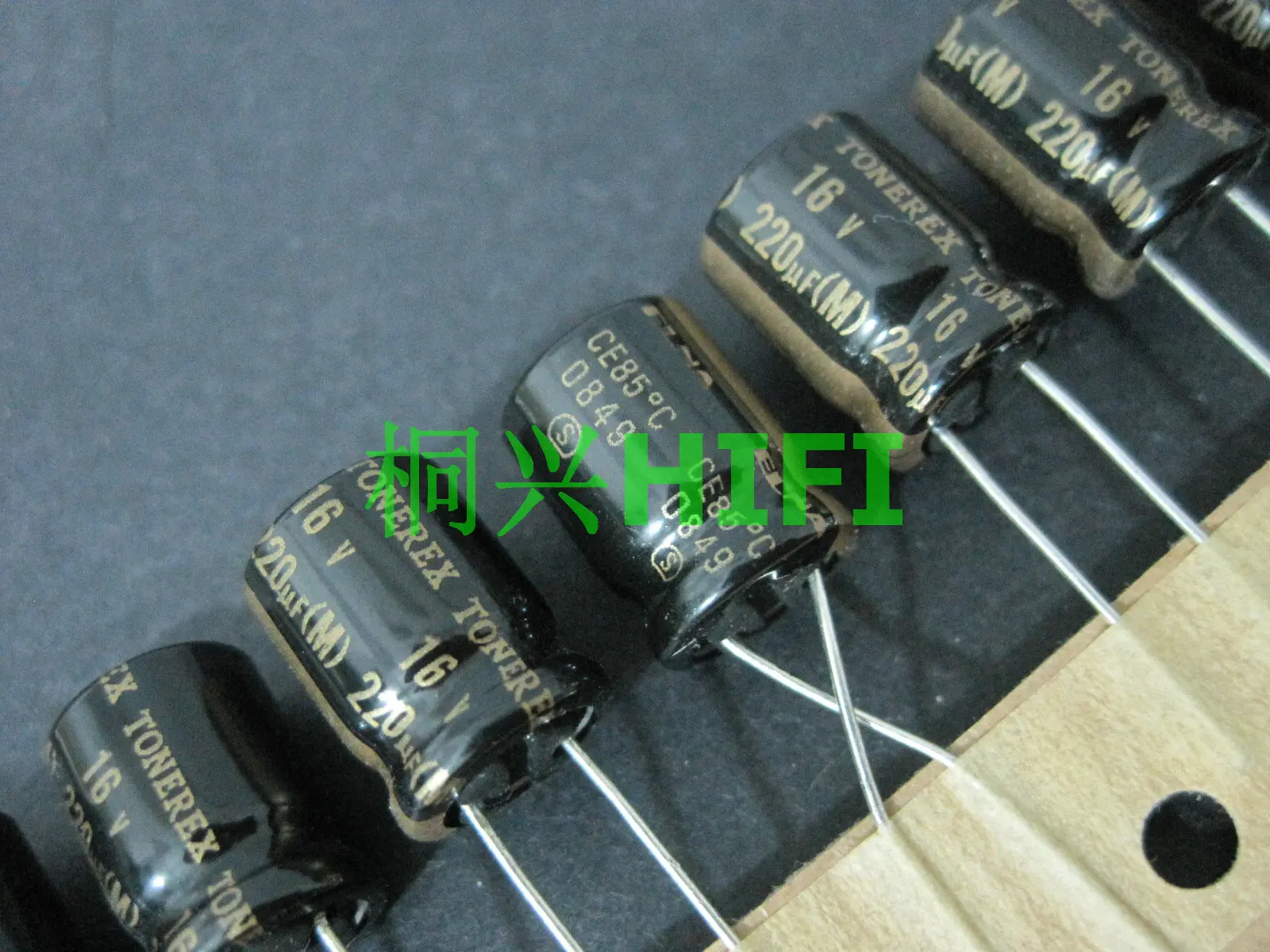 10PCS ELNA TONEREX 16V220UF 10X12.5MM ROB 220UF16V tuner audio capacitor TONEREX 220UF 16V Black gold 220UF/16V