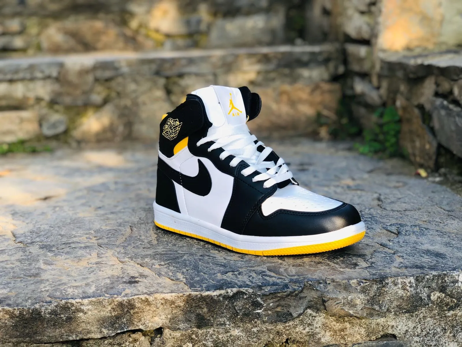 

Nike Jordan 1 Yellow