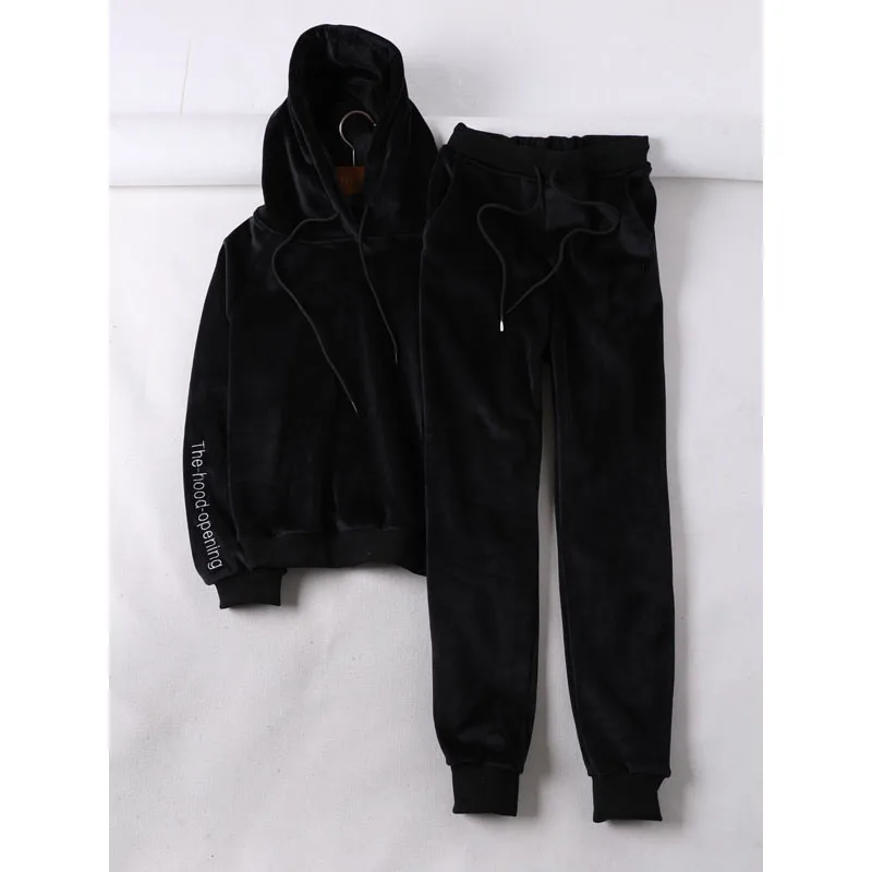 Женский комплект зимний плотный свитер с капюшоном и штаны золотистого цвета