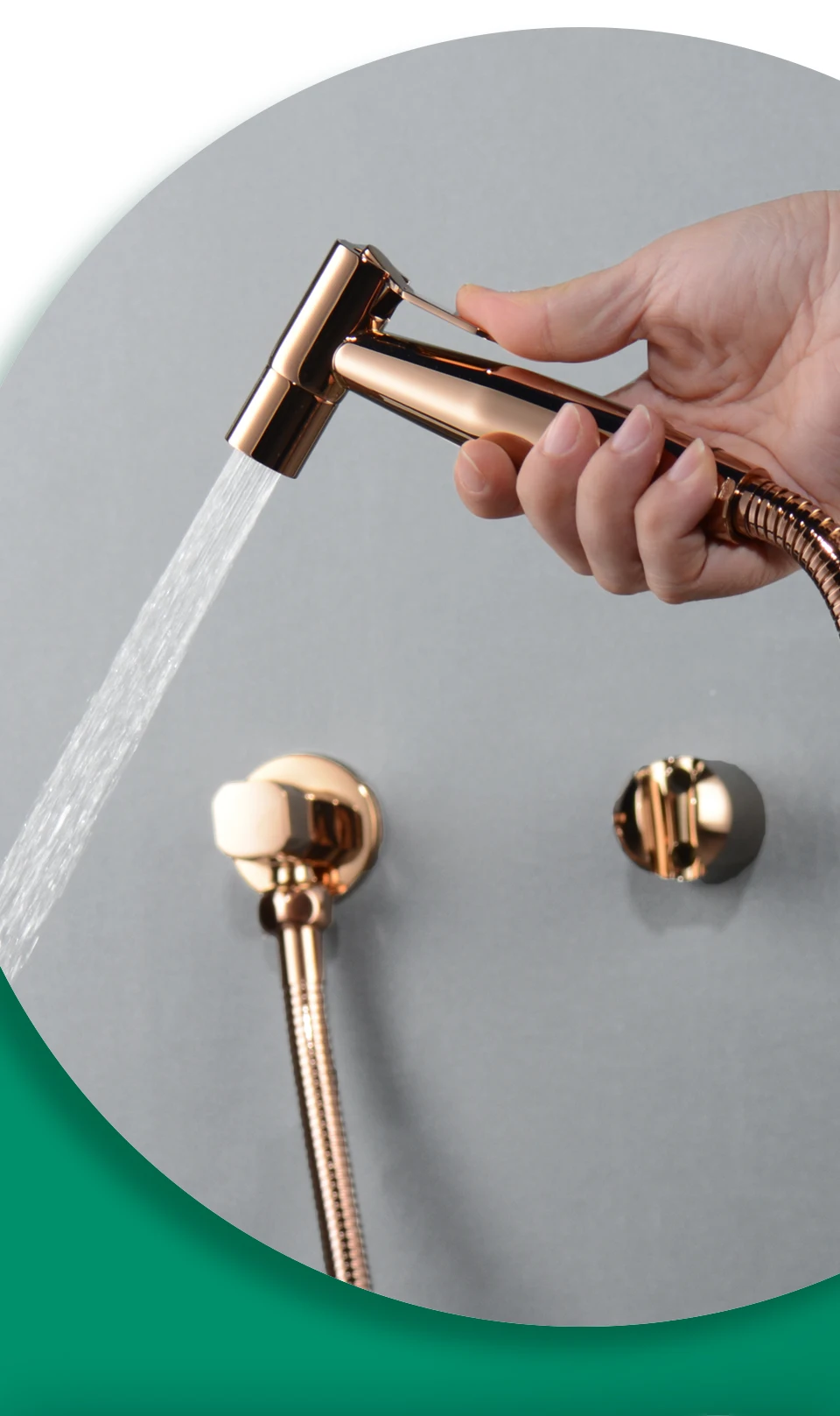 de banheiro. Ouro escovado montado na parede