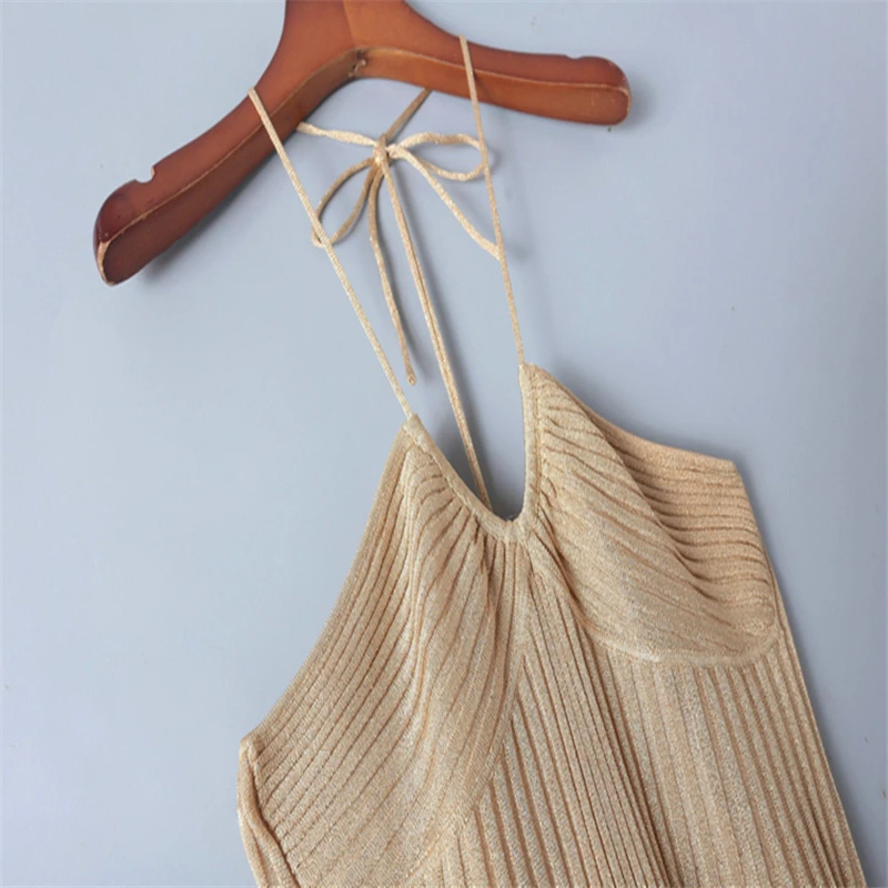 Женское трикотажное платье туника с открытой спиной и люрексом летнее