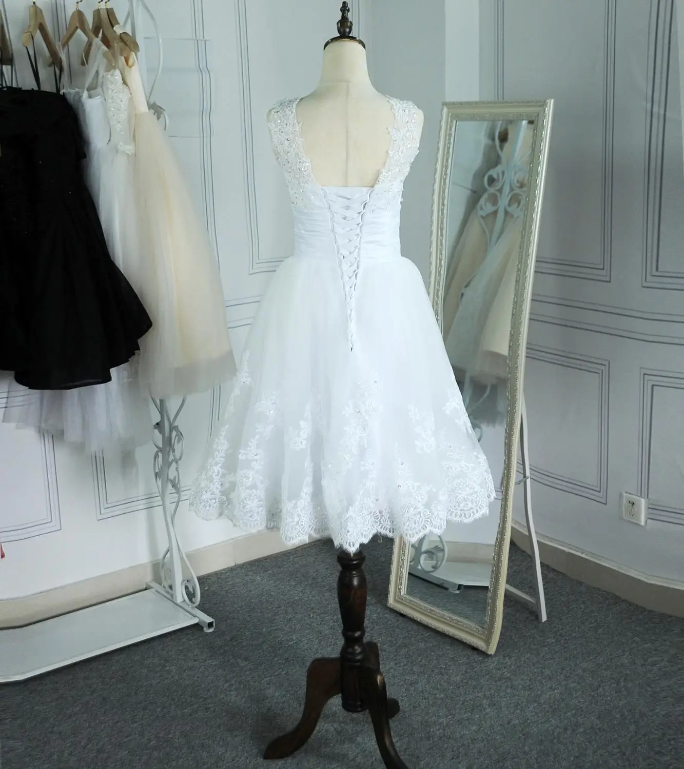 Short Wedding Dresses Bridal Gowns Embroidery Vestidos De Novia V-neck Lace Up Satin Beaded Corset Lace up BackPlus Size