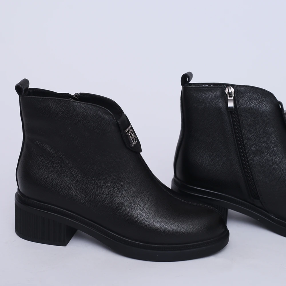 

Sell like hot cakes in 2019; In the spring and autumn; Martin boots; Cow leather; With; fashion