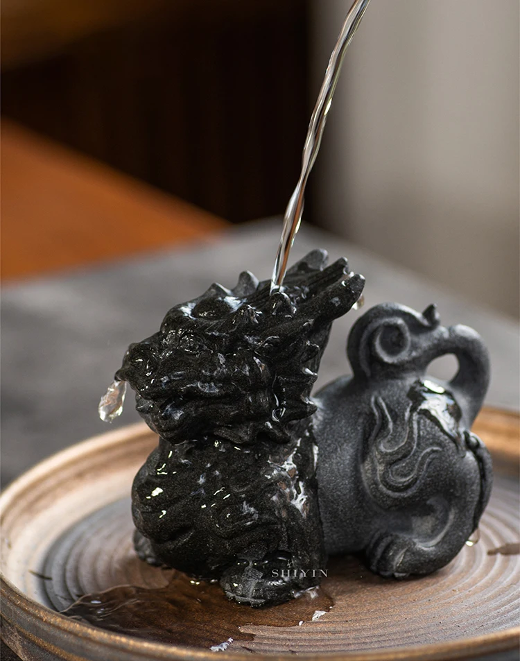 Kylin Tee-Haustier, handgeschnitzt aus natürlichem schwarzem Basalt, chinesisches Glücks-Talisman, Feng Shui Kung Fu Tee-Zubehör, Heim- und Büro-Tischdekoration, Geschenk – Detail 8