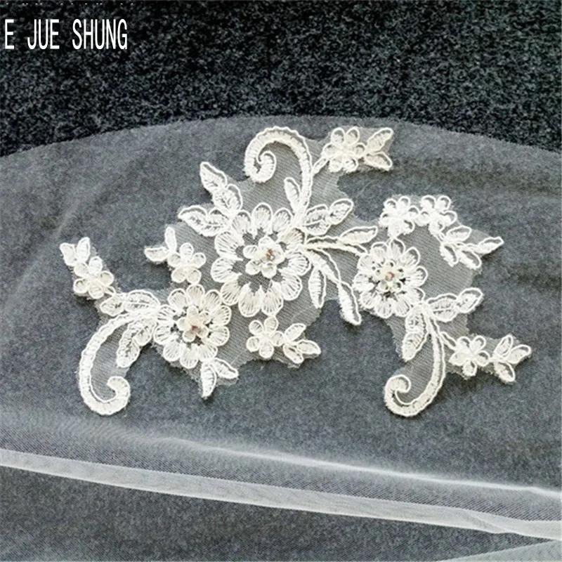 E JUE SHUNG, Элегантная короткая женская Фата для невесты, однослойная, с расческой, кружевная, с аппликацией по краям, вуаль для невесты, тюль, свадебная фата