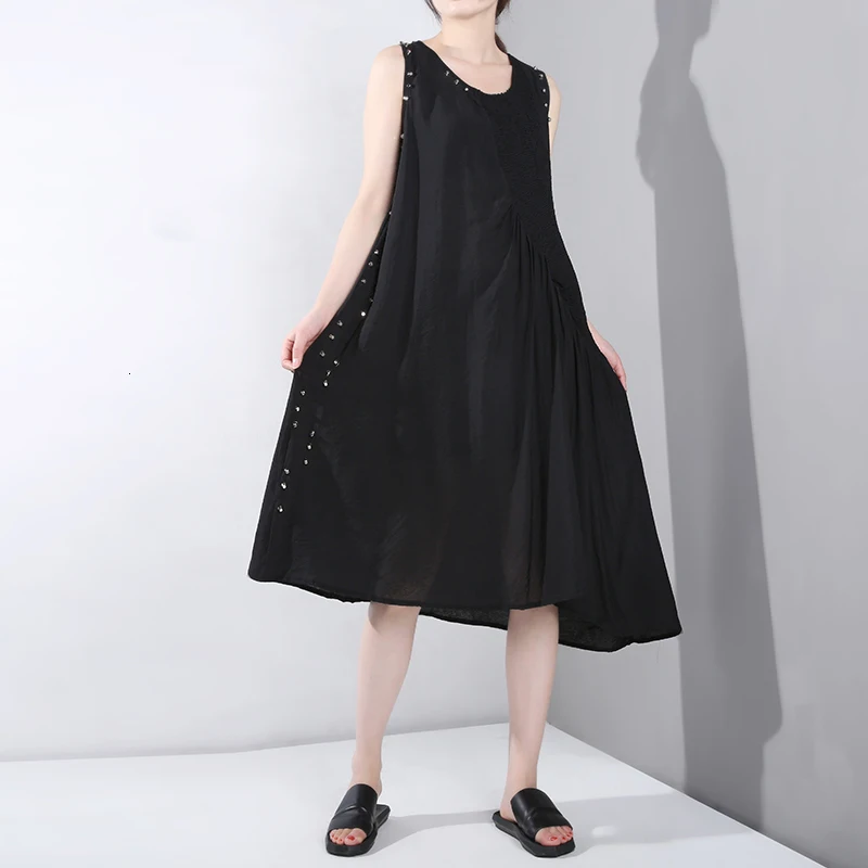 [EAM] Новое весенне-летнее платье-майка с круглым вырезом без рукавов, черное платье с заклепками и асимметричным подолом, модное женское платье JU773