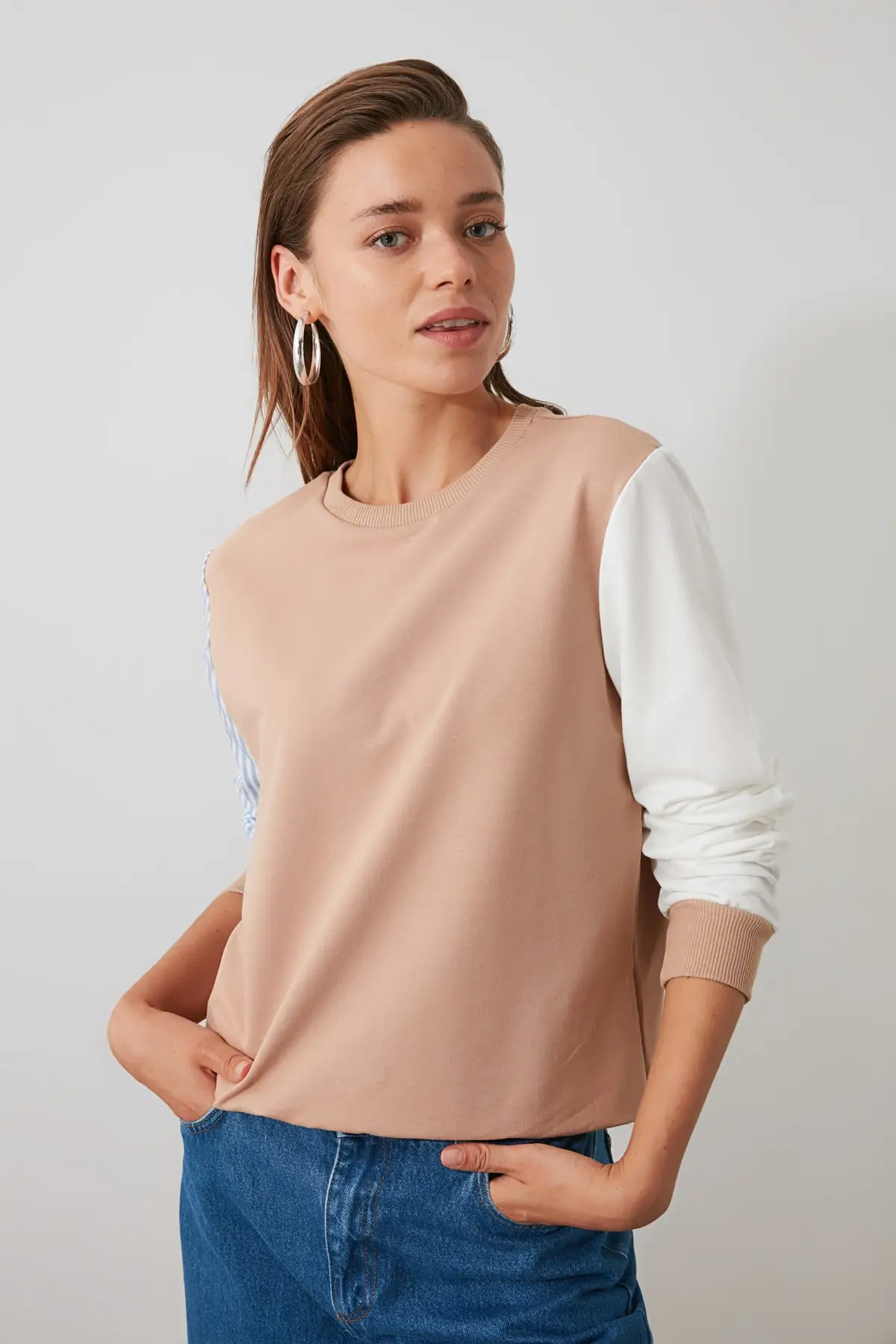 Trendyol Ecru Knitted Sweatshirt TWOAW20SW0052 Trendyol Ecru Knitted Sweatshirt TWOAW20SW0052