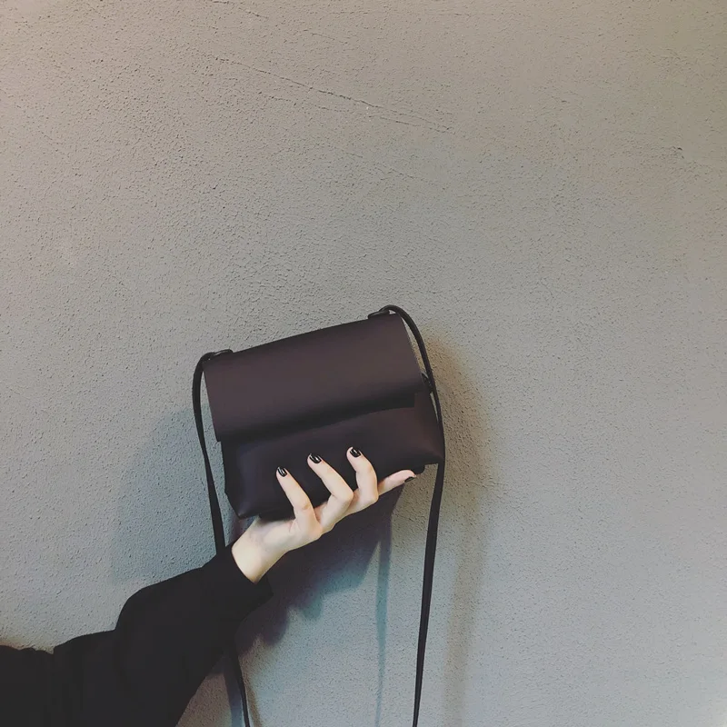 

Texture small black high-end sense bag female 2020 new tide Japanese net red foreign style ins super fire messenger bag