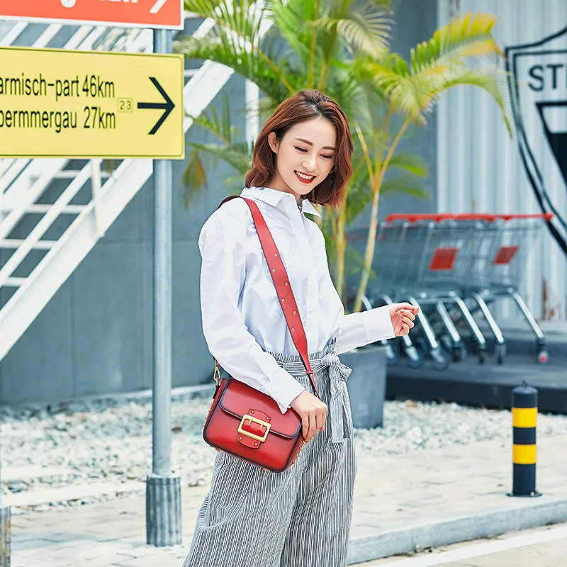 

Spring and summer 2020 new tide leather rivet small square bag casual fashion retro shoulder Messenger bag