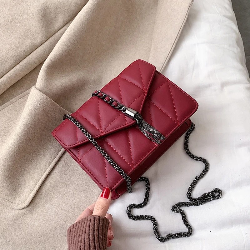 black chain red Маленькие сумки через плечо из искусственной кожи для женщин, дизайнерская сумка на плечо с кисточкой и цепочкой, женские дорожные сумки, сумка через плечо - Цвет: black chain red