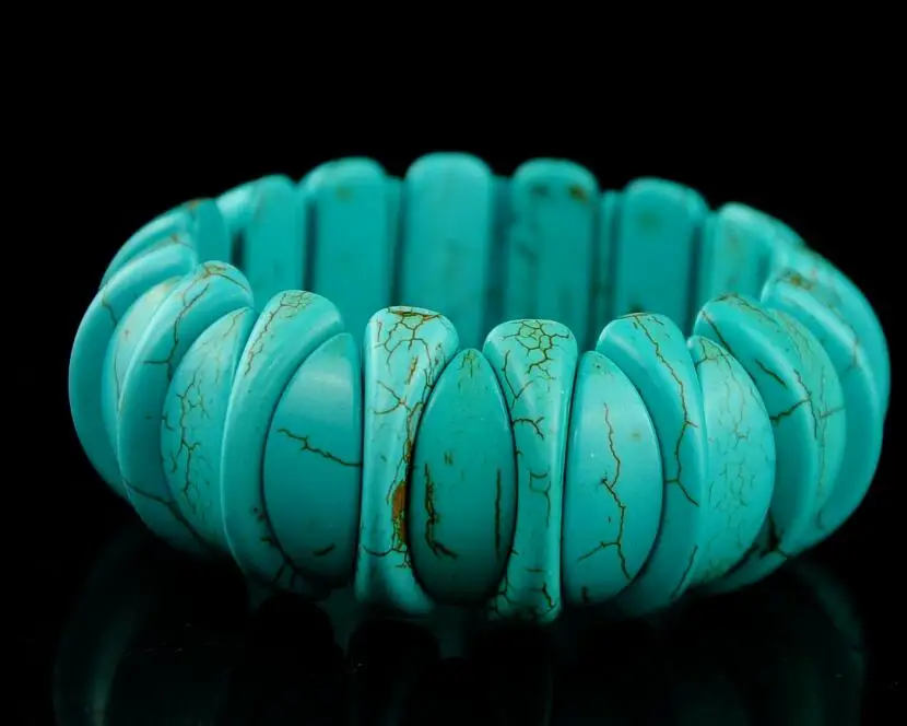 

Collection Chinese Stone Carved Ancient Nobles Turquoise Bracelet Exquisite Small Statues