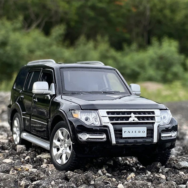 1:32 Mitsubishis PAJERO SUV Alloy Car Model Diecasts Metal Toy Off-road Vehicles Car Model Collectible Simulation Childrens Gift 2