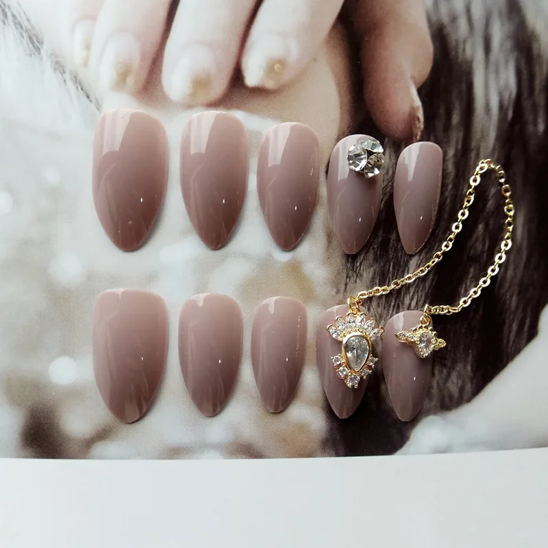 Nusx Luxurious Design Glitter Crystal Fake Nails With Gold 3D Pendant Chain Girls Fake Nail Art 4