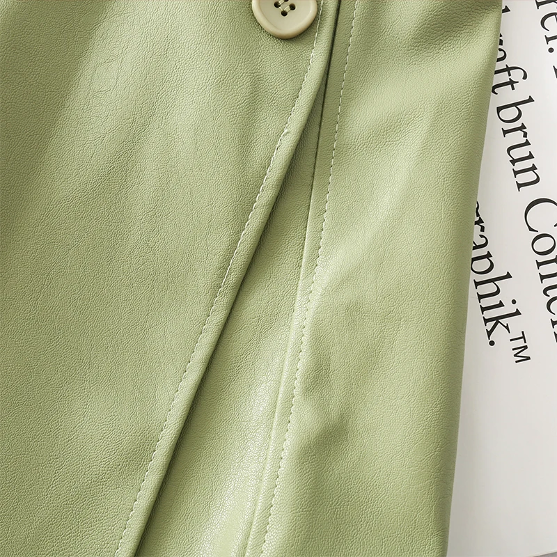 Осень, Женская Асимметричная мини-юбка с разрезом и высокой талией из искусственной кожи на бедрах, женские городские пуговицы, украшенные однотонной короткой юбкой