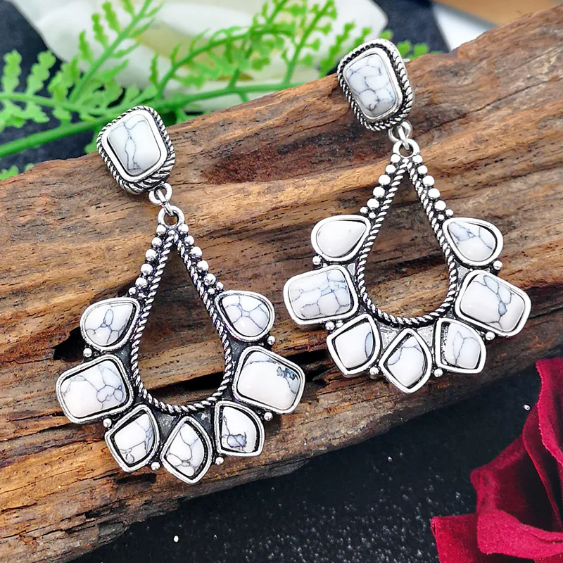 10861472687_731362266