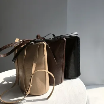 

2019 Winter Pure Color Mother Bag Single Shoulder Bag Magnetic Buckle Bucket Wind Retro