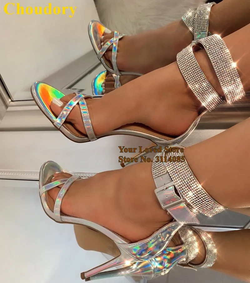 幻彩银色漆皮水钻腕带细高跟凉鞋 (1)