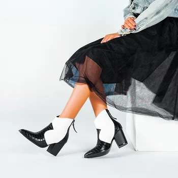 

2019 winter new high-heeled boots women's fashion simple color matching comfortable Roman style casual high-heeled boots